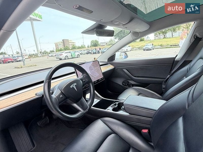 Седан Tesla Model 3 2019 в Киеве