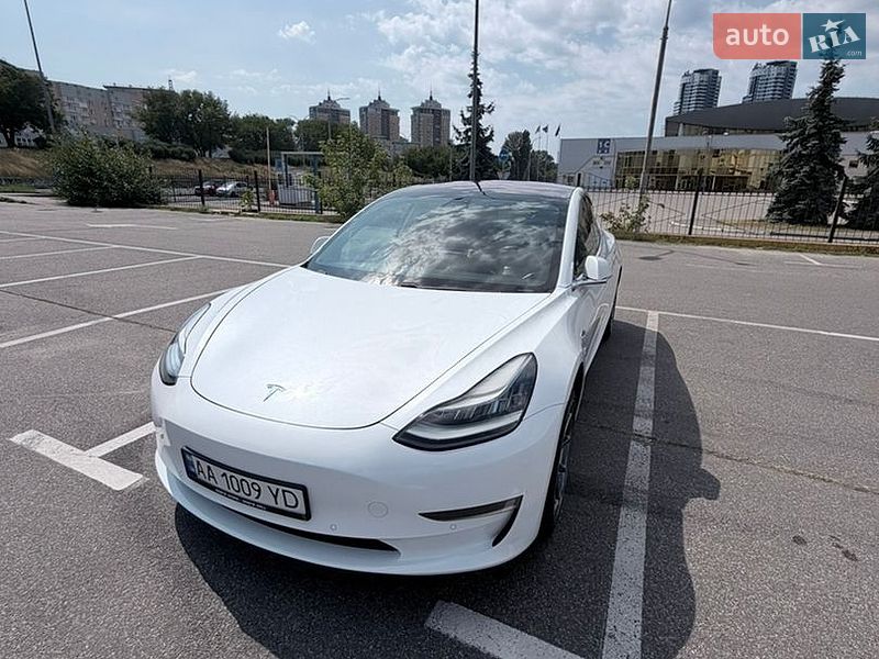 Седан Tesla Model 3 2019 в Києві