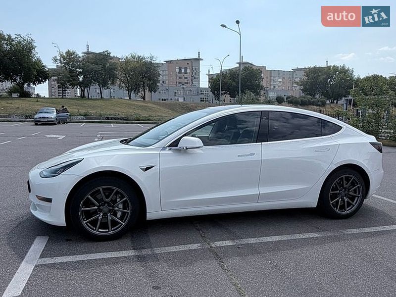 Седан Tesla Model 3 2019 в Києві