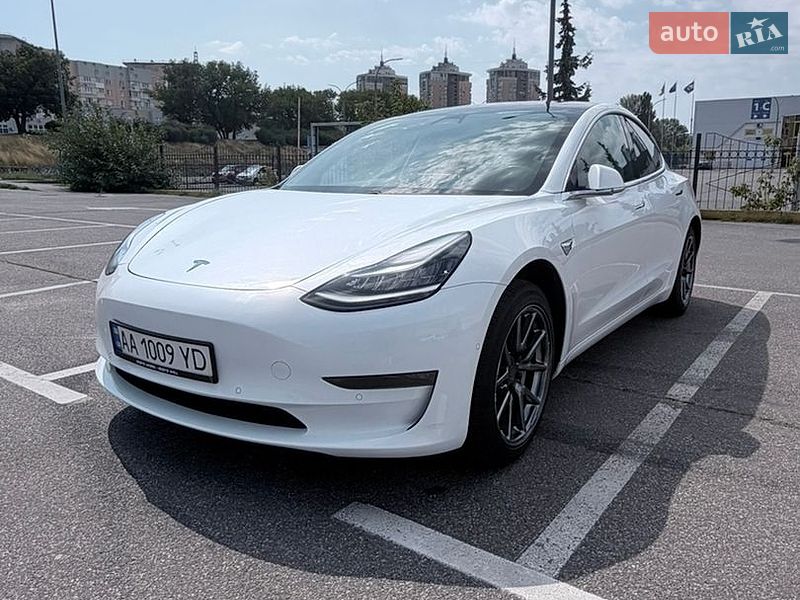 Седан Tesla Model 3 2019 в Києві