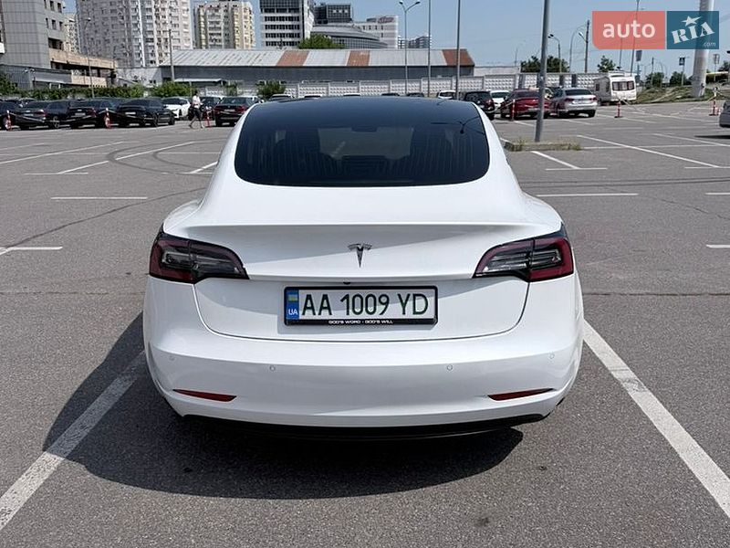 Седан Tesla Model 3 2019 в Киеве