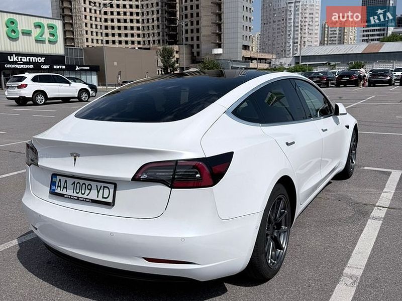 Седан Tesla Model 3 2019 в Києві