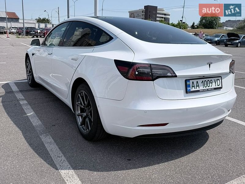 Седан Tesla Model 3 2019 в Києві