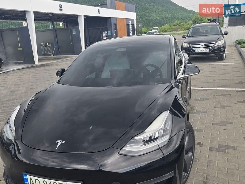 Седан Tesla Model 3 2019 в Хусте