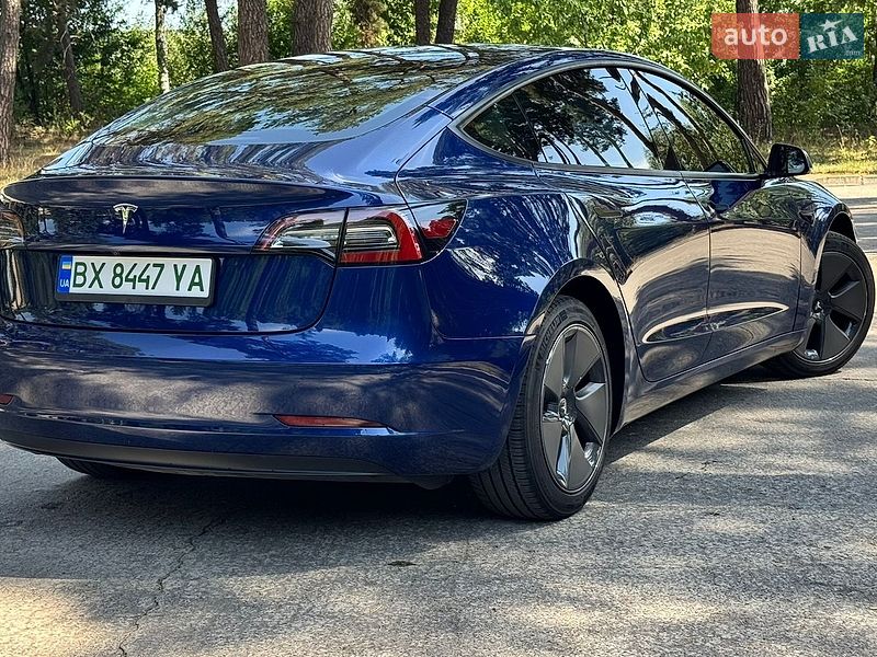 Седан Tesla Model 3 2023 в Нетешине