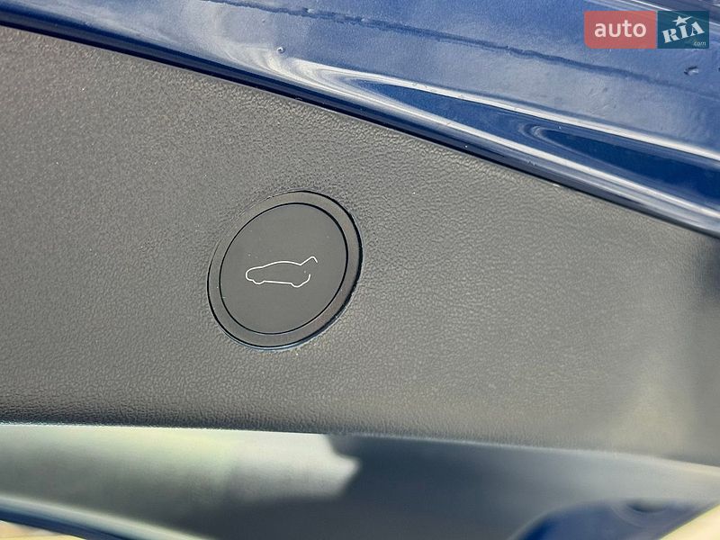 Седан Tesla Model 3 2023 в Нетешине