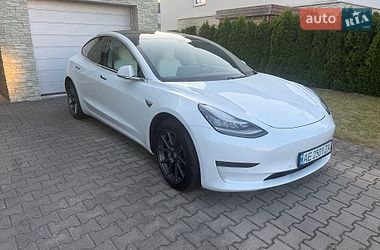 Седан Tesla Model 3 2019 в Ужгороде