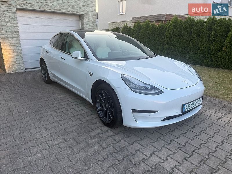 Седан Tesla Model 3 2019 в Ужгороде