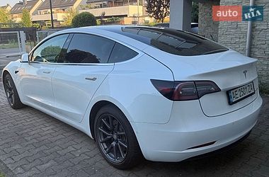 Седан Tesla Model 3 2019 в Ужгороде