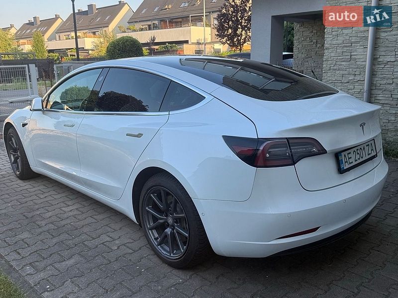Седан Tesla Model 3 2019 в Ужгороде