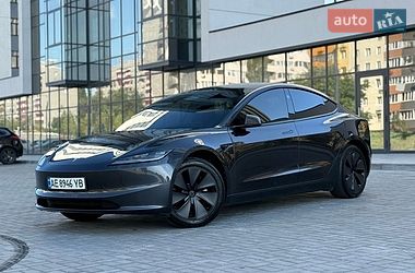 Седан Tesla Model 3 2024 в Дніпрі