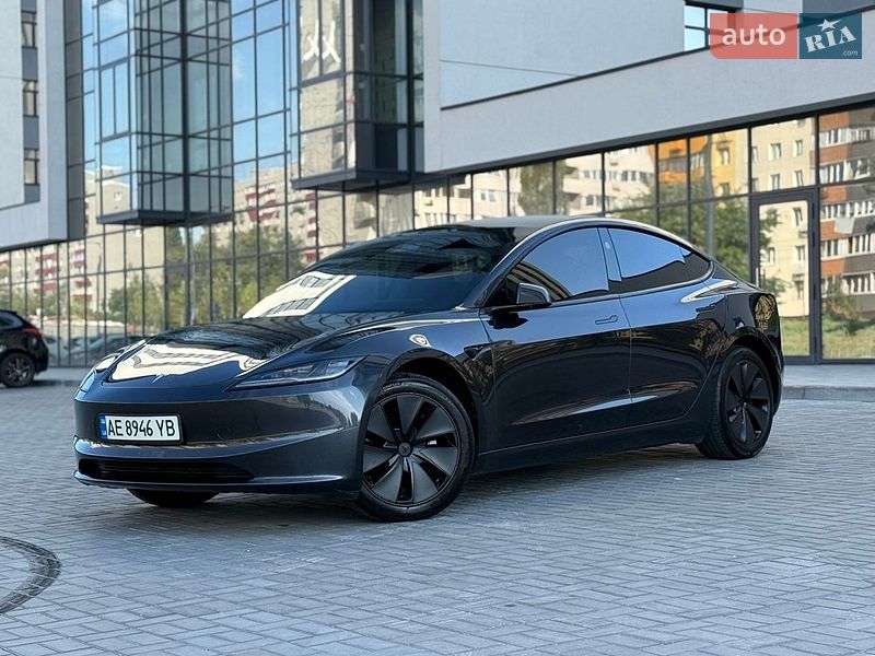 Седан Tesla Model 3 2024 в Дніпрі