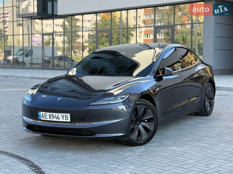 Седан Tesla Model 3 2024 в Дніпрі