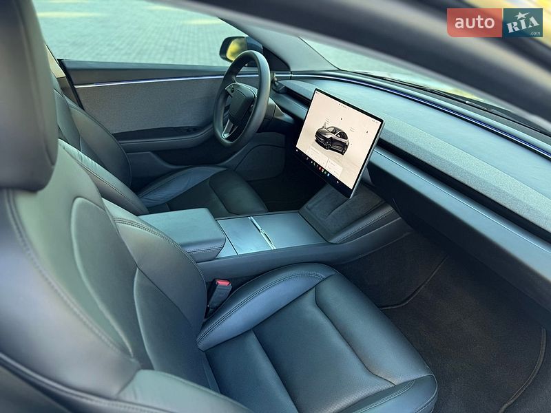 Седан Tesla Model 3 2024 в Дніпрі