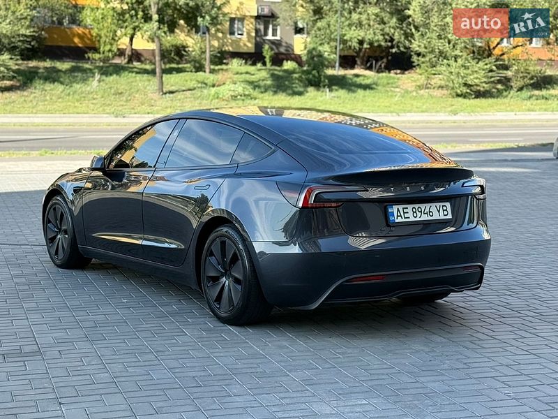 Седан Tesla Model 3 2024 в Дніпрі