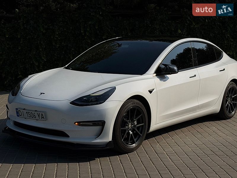 Седан Tesla Model 3 2021 в Одессе
