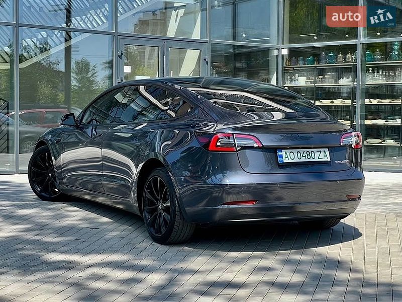 Седан Tesla Model 3 2018 в Києві