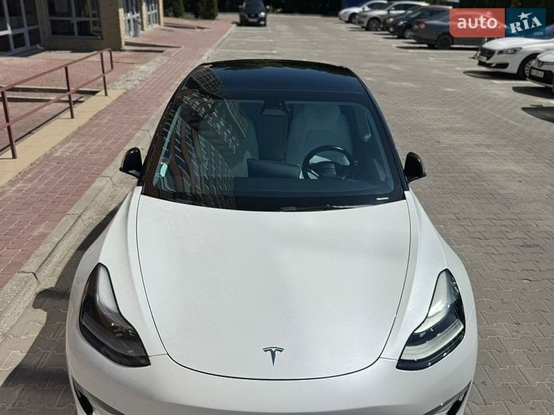 Седан Tesla Model 3 2022 в Тернополі