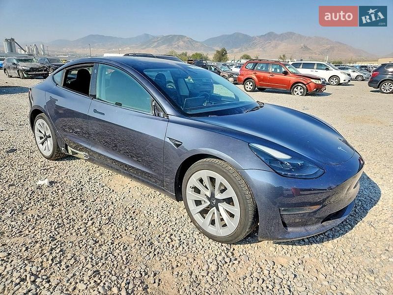 Седан Tesla Model 3 2023 в Львові