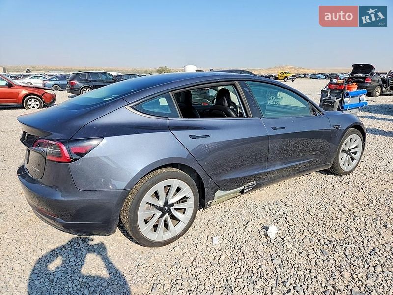 Седан Tesla Model 3 2023 в Львові