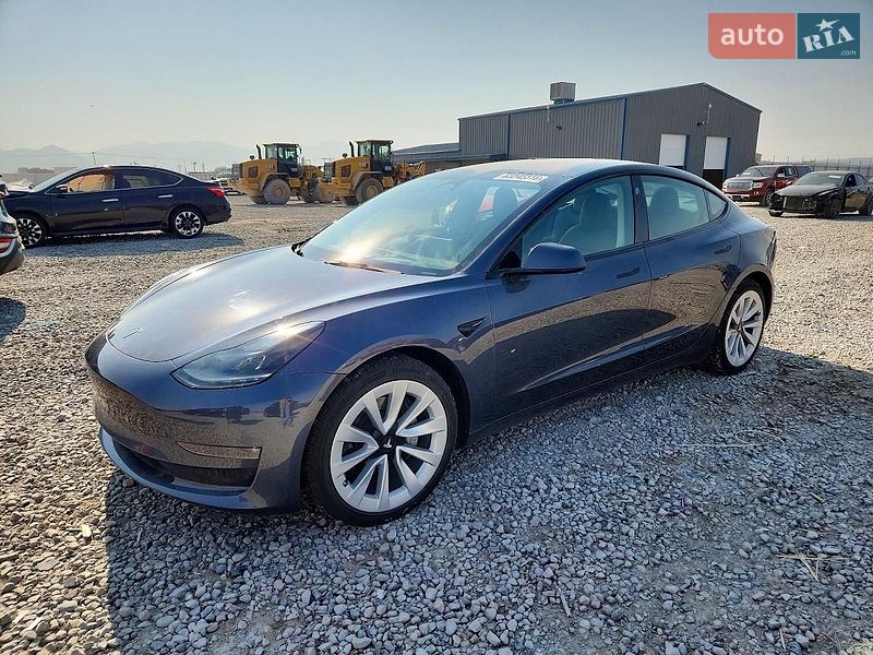 Седан Tesla Model 3 2023 в Львові