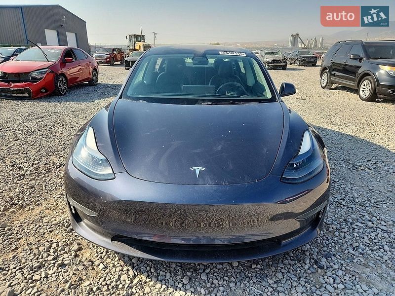 Седан Tesla Model 3 2023 в Львові