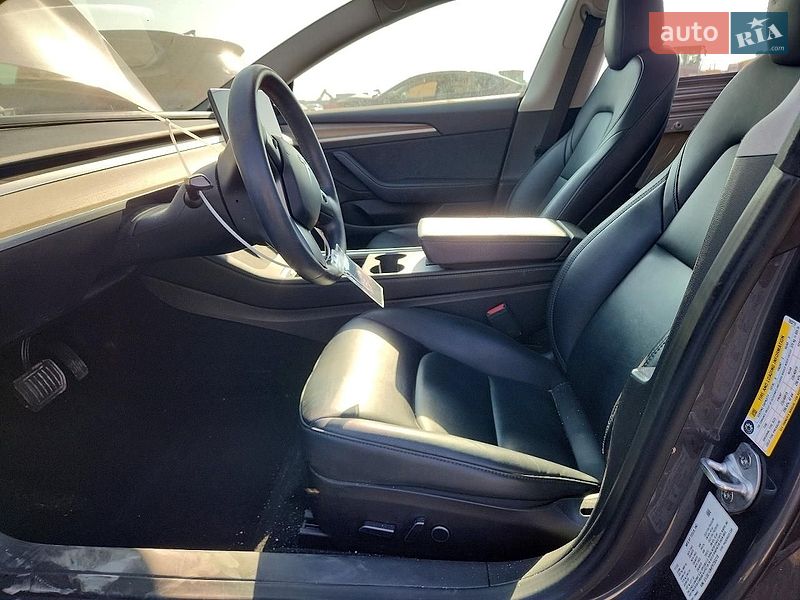 Седан Tesla Model 3 2023 в Львові