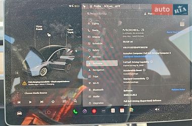 Седан Tesla Model 3 2023 в Львові