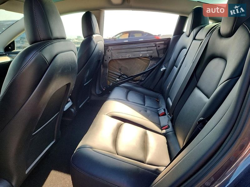 Седан Tesla Model 3 2023 в Львові