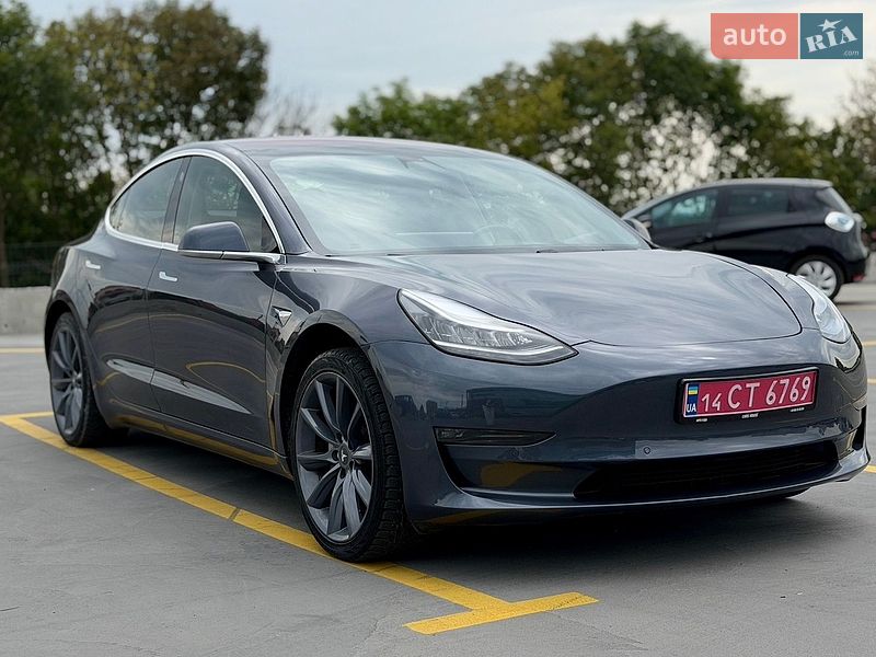 Седан Tesla Model 3 2018 в Тернополе