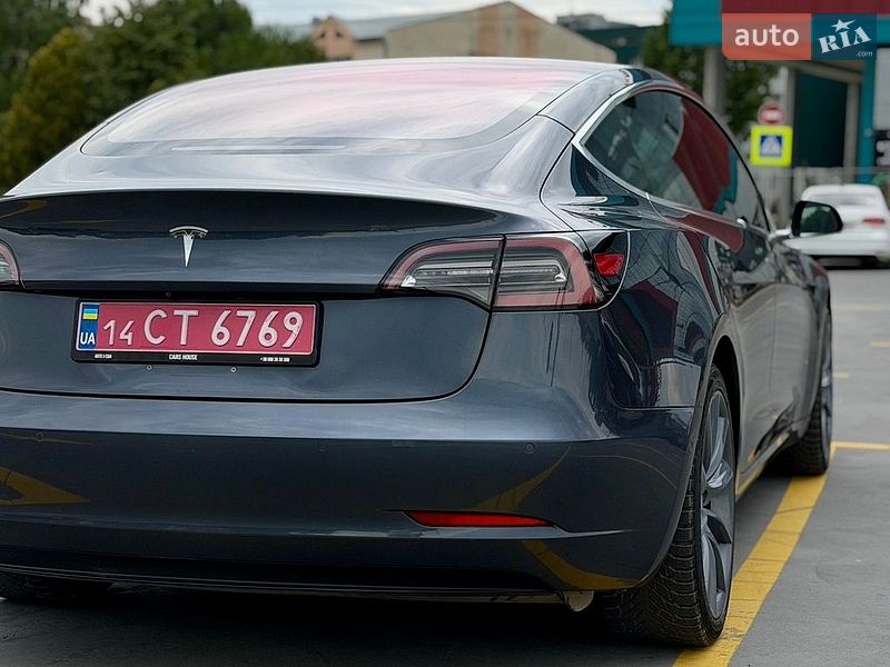 Седан Tesla Model 3 2018 в Тернополе