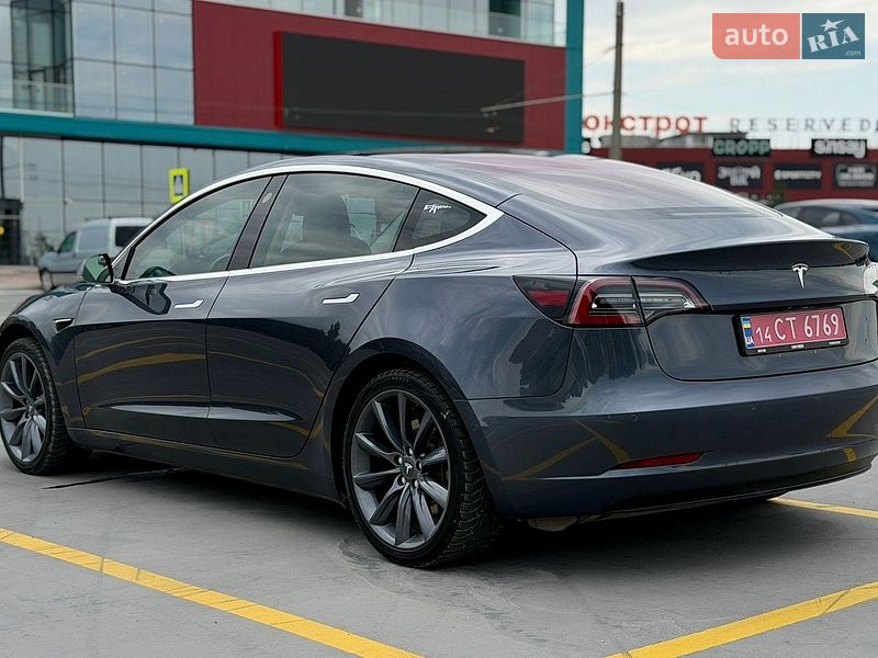 Седан Tesla Model 3 2018 в Тернополе