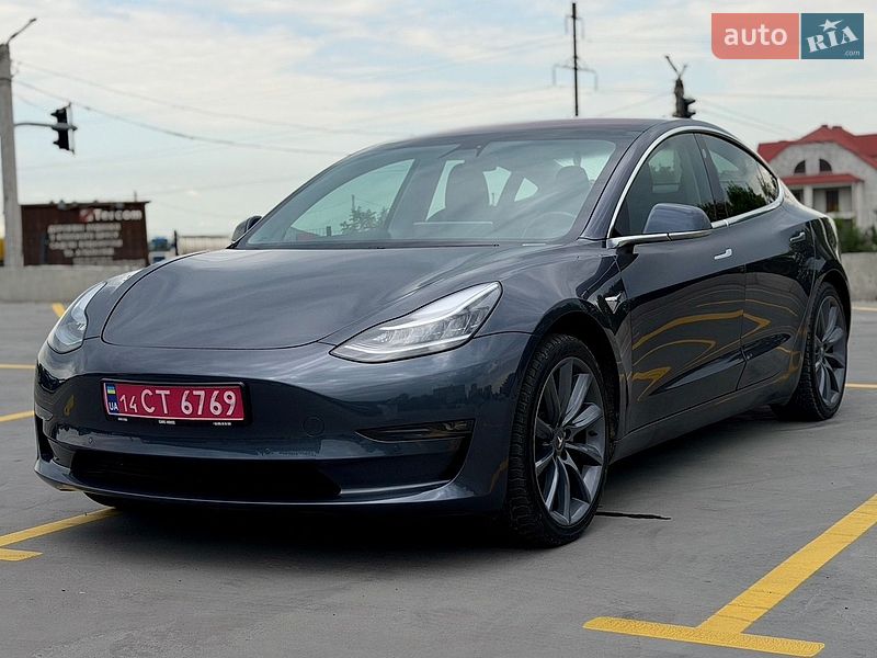 Седан Tesla Model 3 2018 в Тернополе