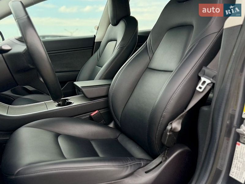 Седан Tesla Model 3 2018 в Тернополе