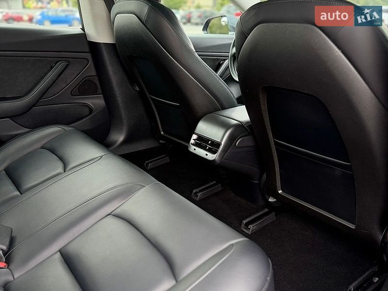 Седан Tesla Model 3 2018 в Тернополе