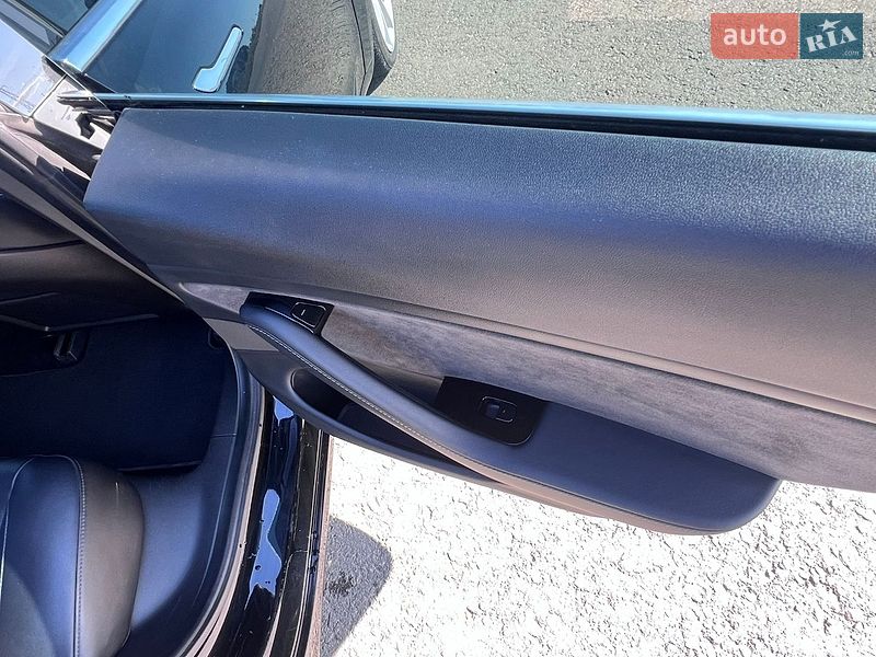 Седан Tesla Model 3 2020 в Дрогобыче