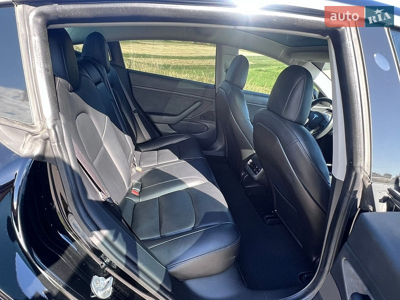 Седан Tesla Model 3 2020 в Дрогобыче