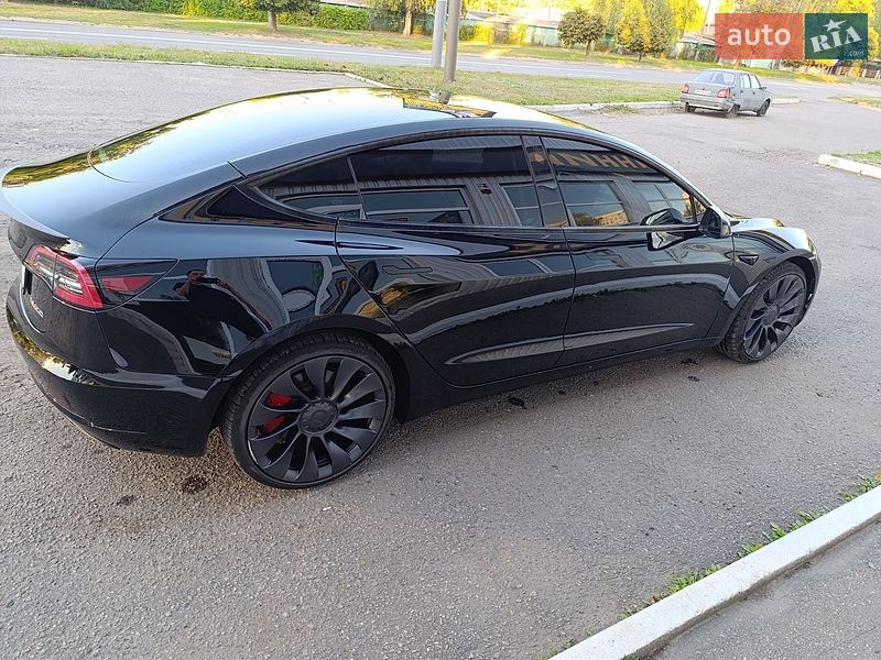 Седан Tesla Model 3 2023 в Харкові