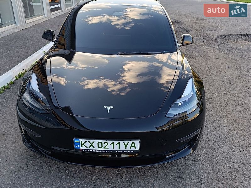 Седан Tesla Model 3 2023 в Харкові