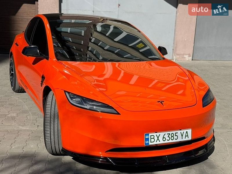 Седан Tesla Model 3 2024 в Хмельницькому