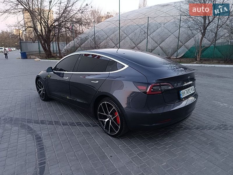 Седан Tesla Model 3 2018 в Рівному