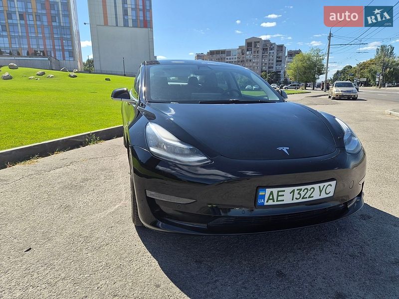 Седан Tesla Model 3 2019 в Дніпрі