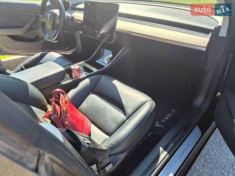 Седан Tesla Model 3 2019 в Дніпрі