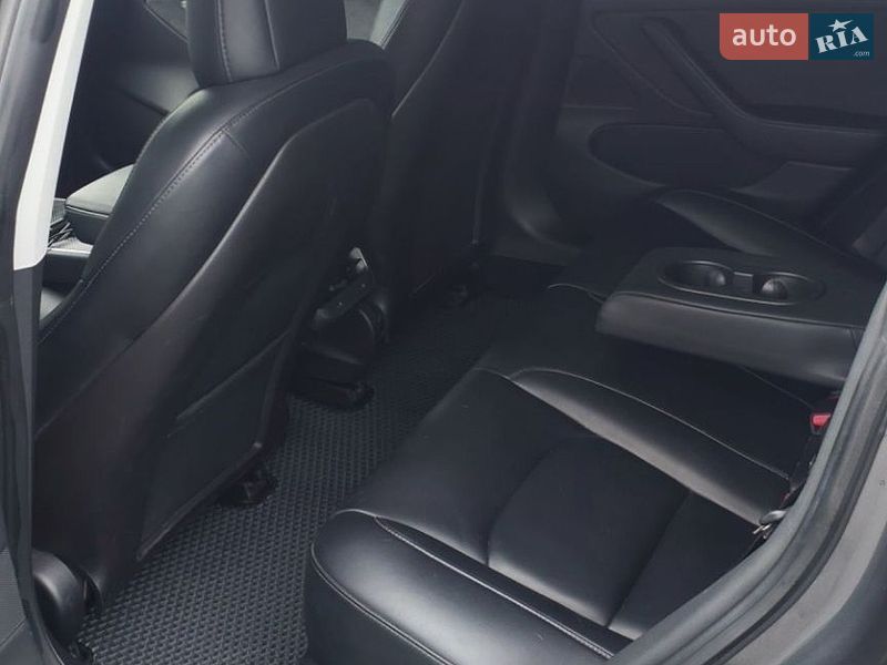Седан Tesla Model 3 2019 в Киеве