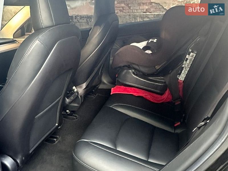 Седан Tesla Model 3 2019 в Києві