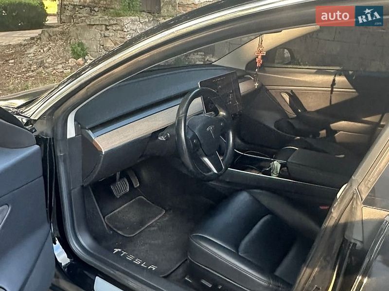 Седан Tesla Model 3 2019 в Києві