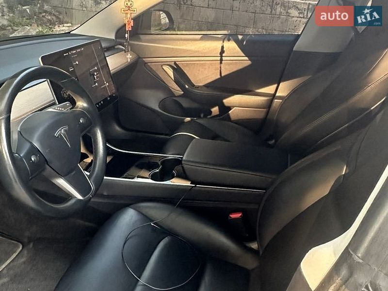 Седан Tesla Model 3 2019 в Києві