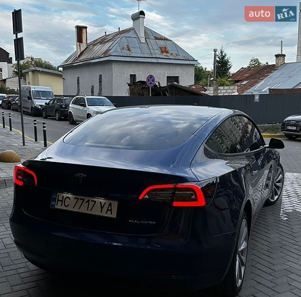 Седан Tesla Model 3 2020 в Львове