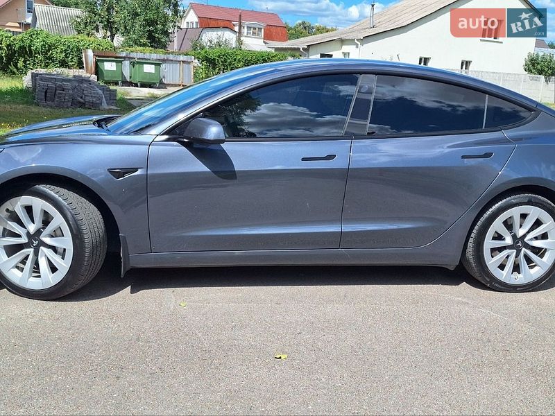 Седан Tesla Model 3 2023 в Киеве