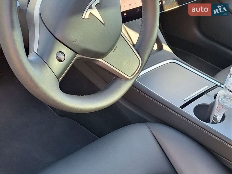 Седан Tesla Model 3 2023 в Киеве